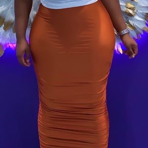 Fashion Nova “Ruched To Your Side” Skirt